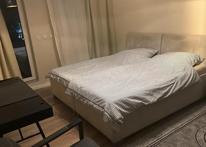 מלון דירות Fhs 4*