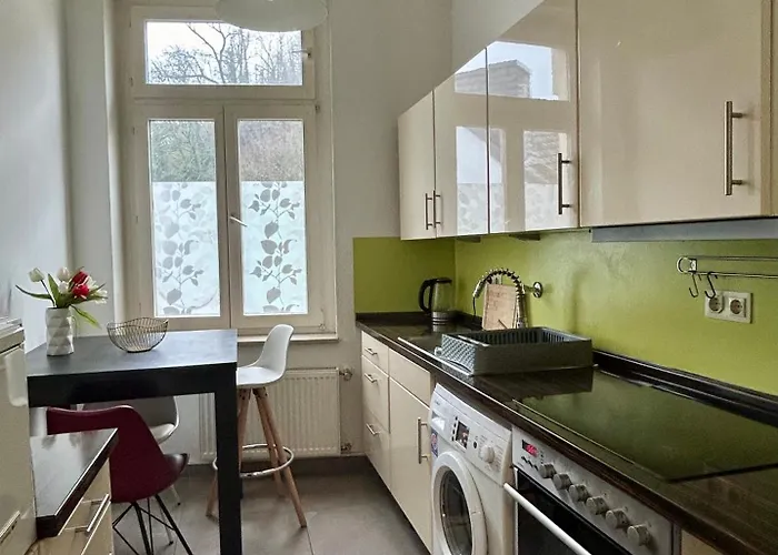 Fhs מלון דירות 4*